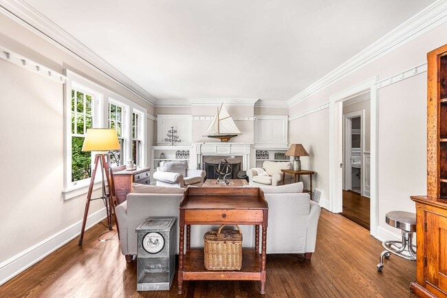 Photo - 2417 Glenwood Dr NE Unidad B