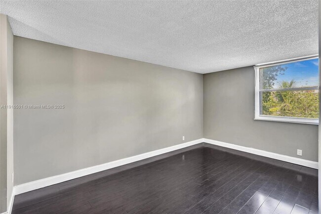 Photo - 2701 Riverside Dr Unit 303-B