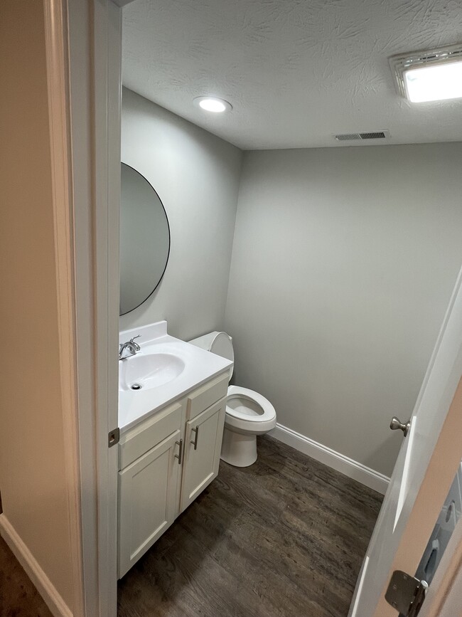 Photo - 1015 W 5th St