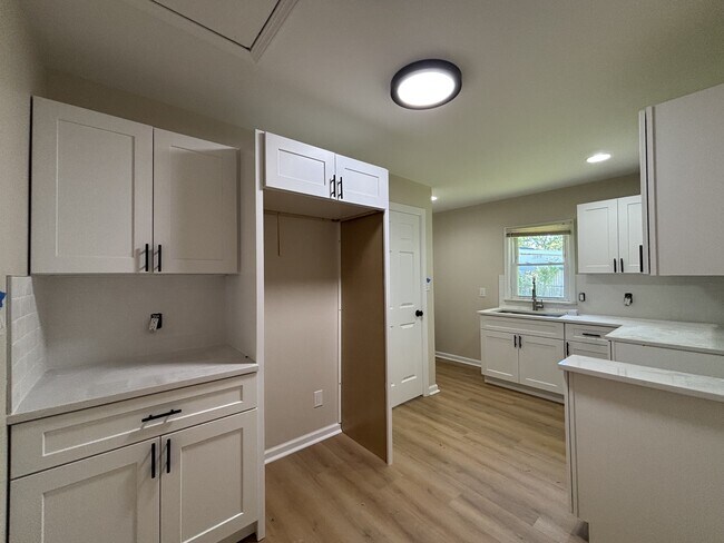 Photo - 1470 Donovan St