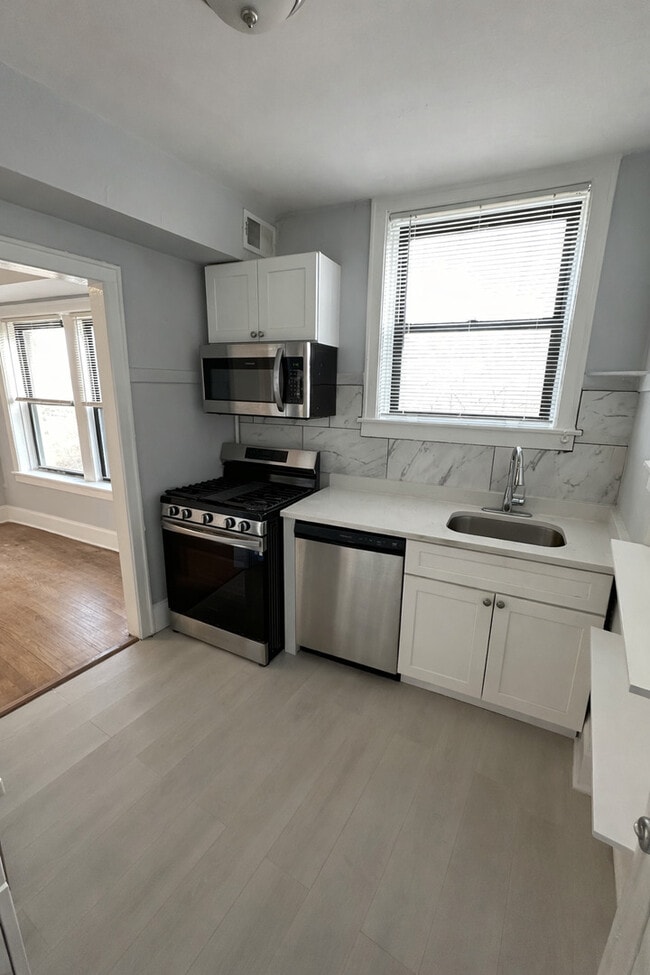 Photo - 7329 N Honore St Unit 3B