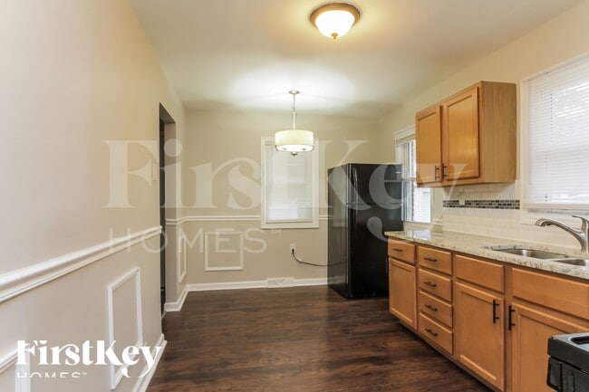 Photo - 21939 Millard Ave