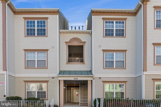 Building Photo - 21855 Locomotive Terrace Unit 302