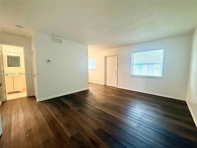 Photo - 220 NE 41st St Unit 2