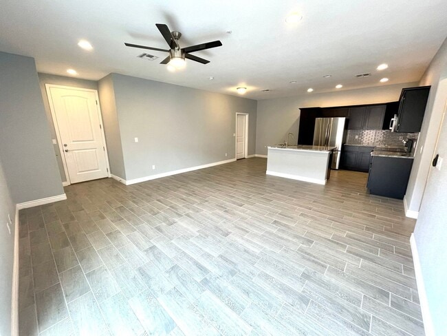 Photo - Beautiful 3 Bedroom Townhome Near Kingman Hospital!