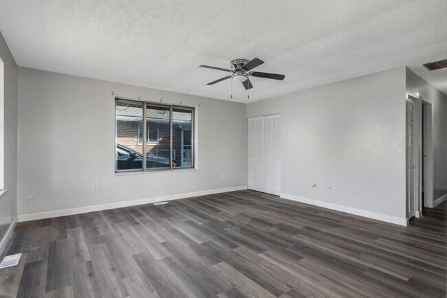 Photo - 2022 Arthur Ave