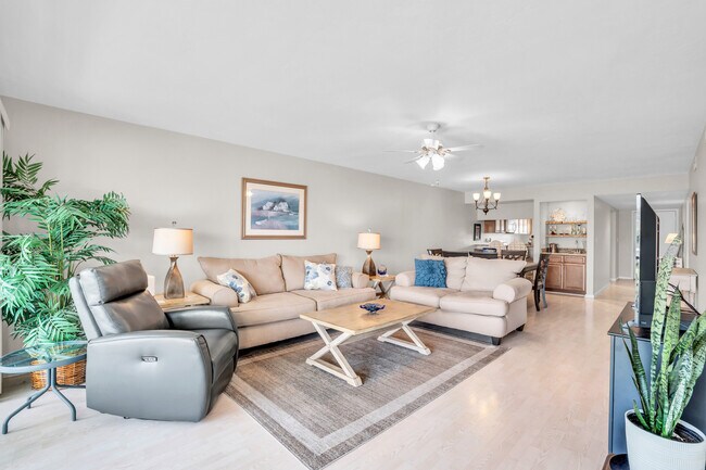 4640 Chantelle Dr