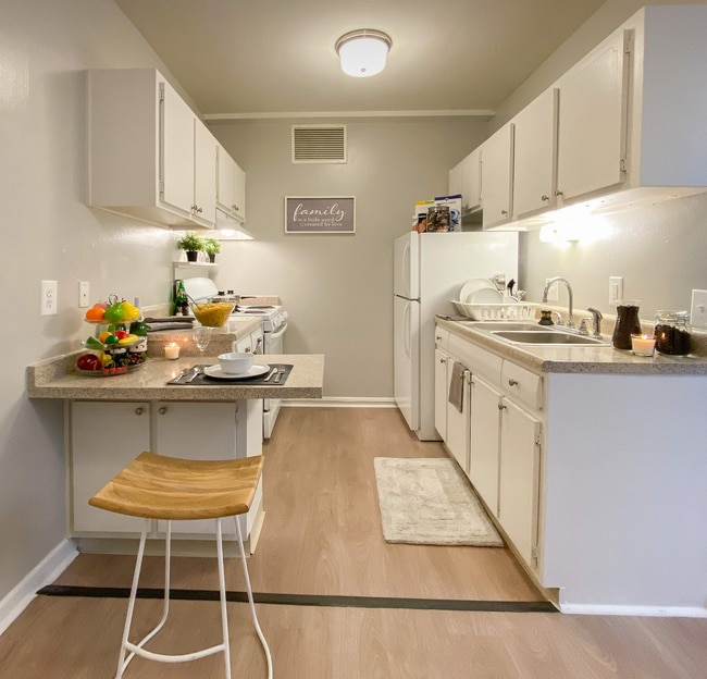 Photo - Park East - Park Knowles Apartments