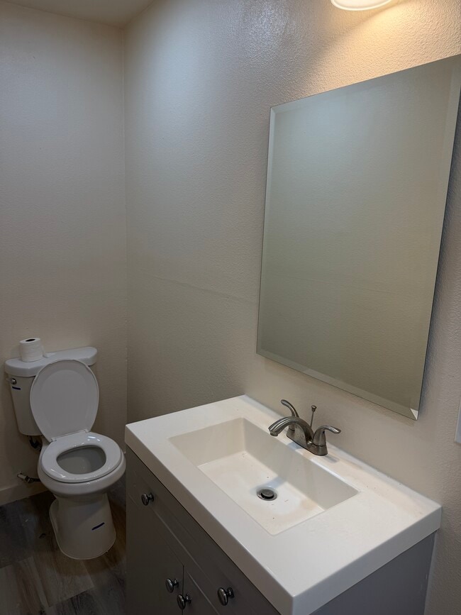 60 Chartan Ave Unit casita