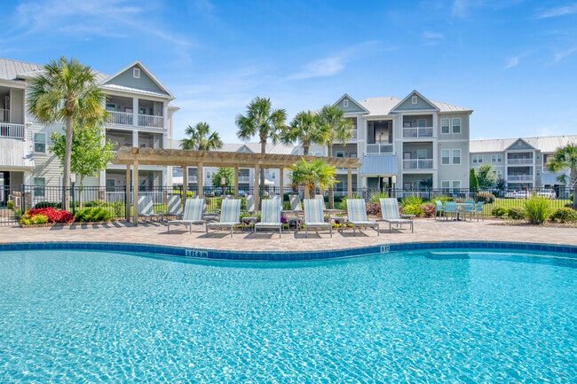 Zero-entry saltwater pool - The Crossings At Milestone Rental