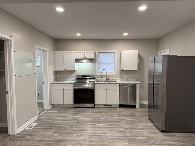 Building Photo - 821 Hazard Ave