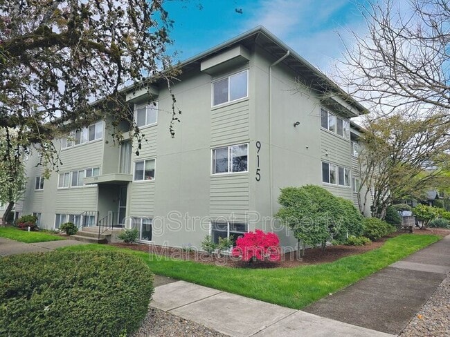 Photo - 915 SW Adams Ave