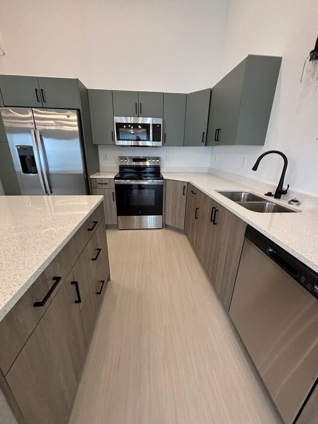 Building Photo - 3 Bed 3 Bath Townhome