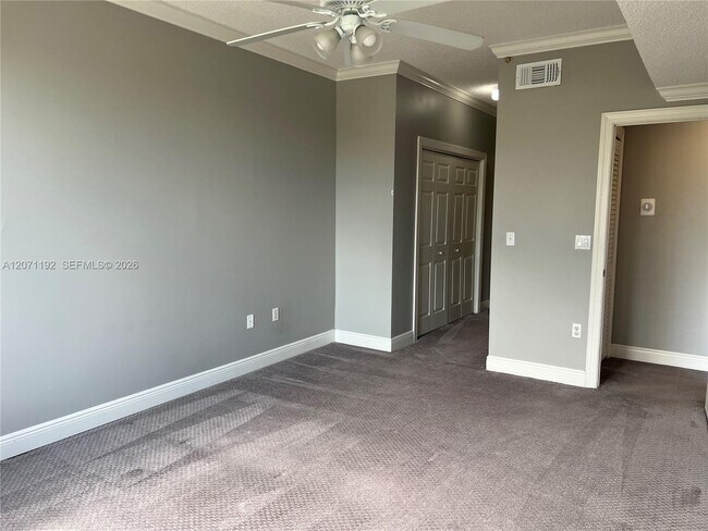6928 SW 39th St Unit A303
