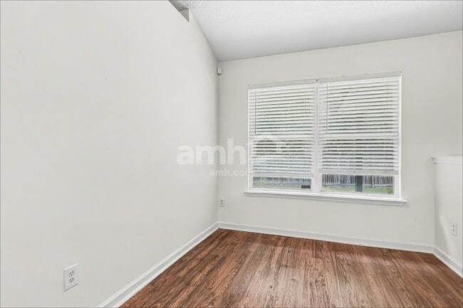 Photo - 10008 Lancashire Dr