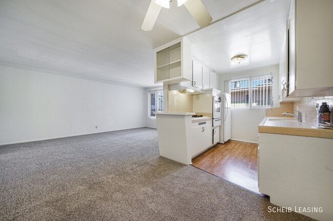 Building Photo - 426 Rexford Dr Unit 10