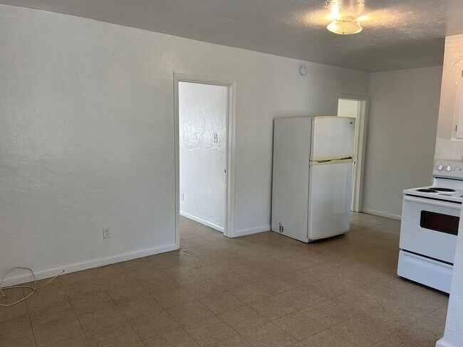 Photo - Cozy 2 Bedroom, 1 Bath Apartment in Charming Sarasota Duplex Unidad 2124