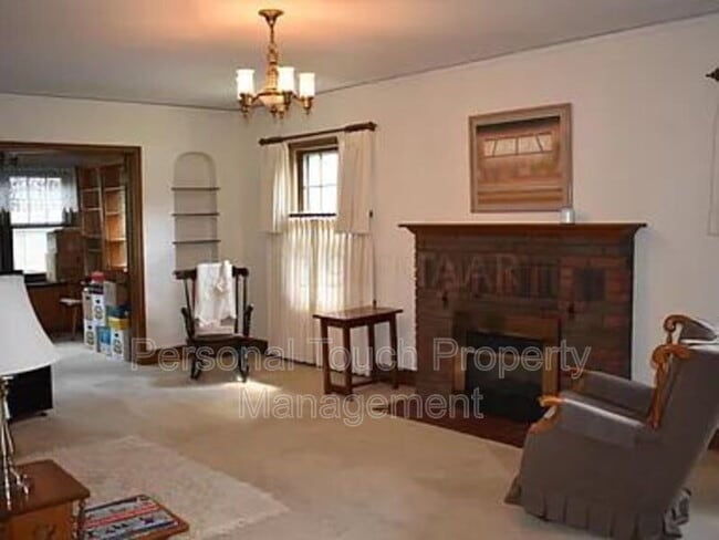 Photo - 704 8th St S