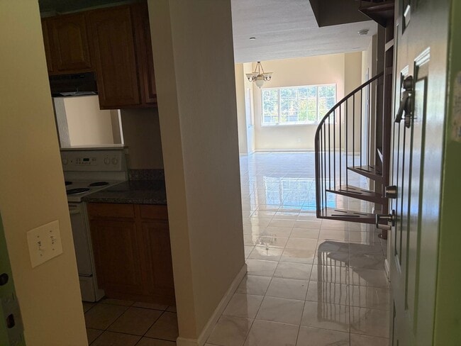 Photo - 158 Caldecott Ln Unit 8