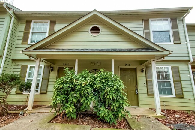 Two Bedroom Townhome in Charlotte! - Two Bedroom Townhome in Charlotte!