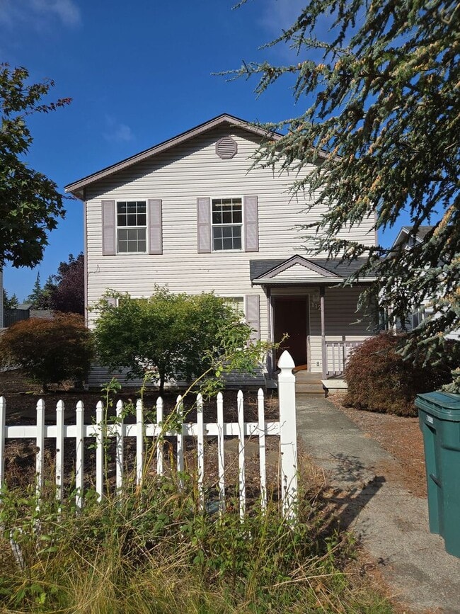 Building Photo - PRELEASING: 4 bdrm/1.5 bath house near WWU Park-N-Ride