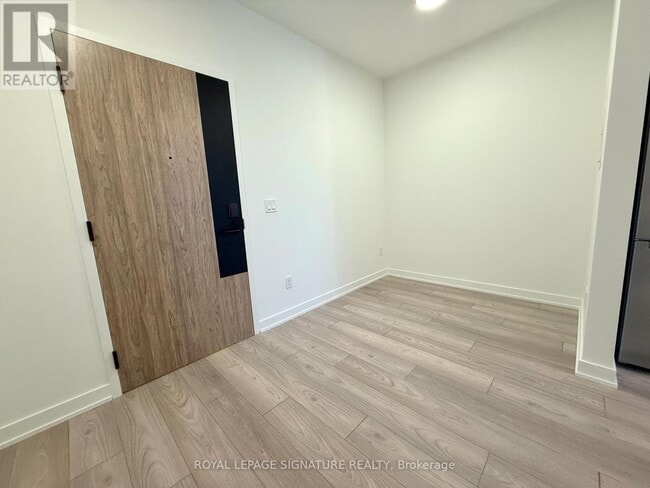 Photo - 1007 The Queensway Unité 705