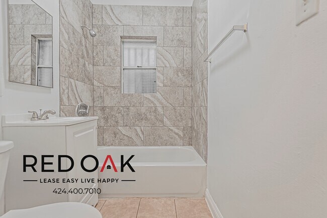 Photo - Terrific Studio with Beautiful Hardwood St... Unidad 113