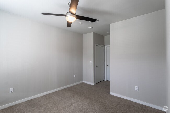 1HAB, 1BA - 645 ft² - Tradehouse at Bulverde Marketplace