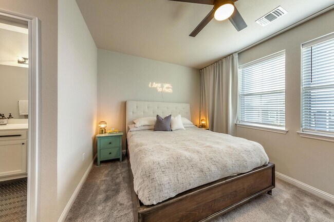 Photo - 7812 Moody Bend