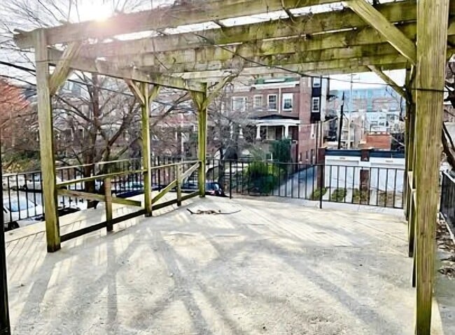 Photo - 301 E 33rd St Unit 1