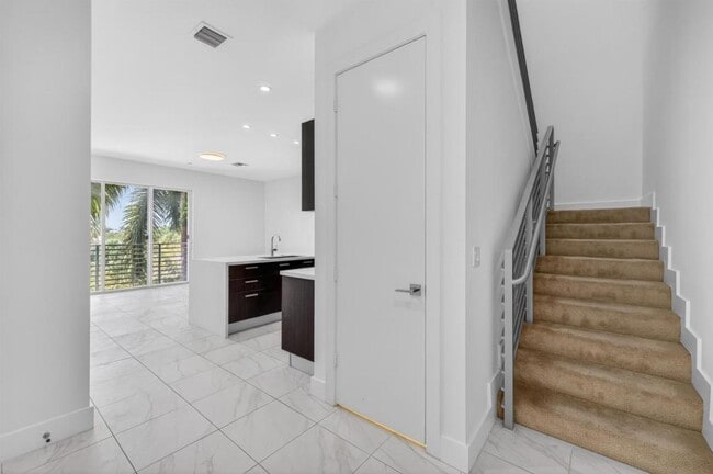 Photo - 1044 NE 18th Ave