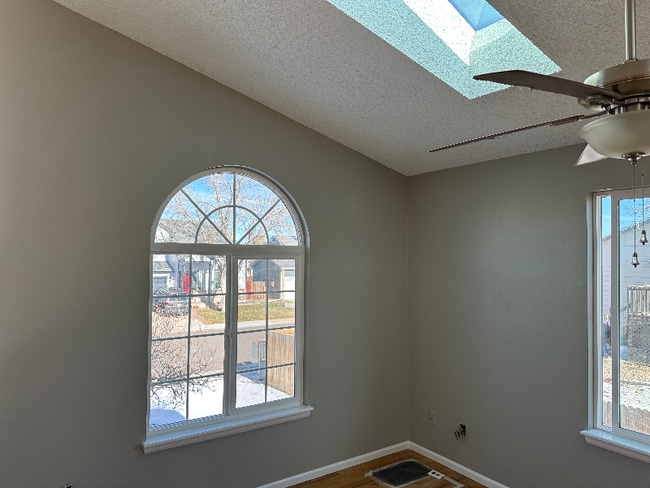 Photo - 5358 Spruce Ave