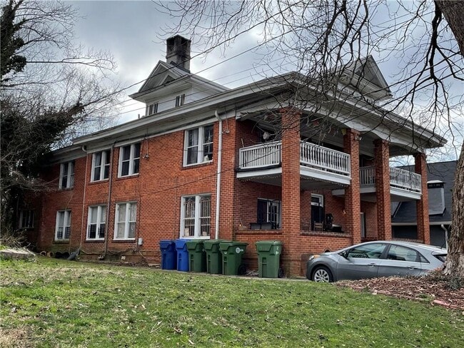 Building Photo - 1480 S Gordon St SW Unit 3 Rental