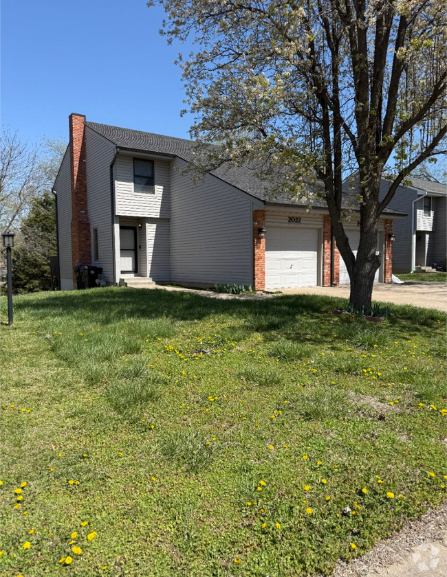 Building Photo - 2022 SW 36th St Rental