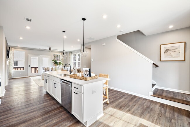 Photo - 801 Cameron Trl