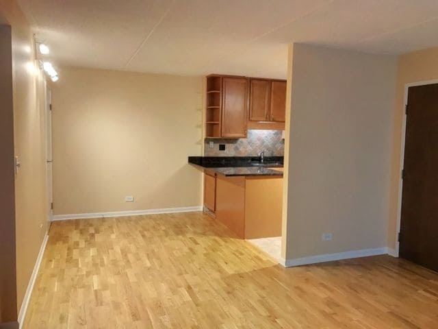 Photo - 5S070 Pebblewood Ln Unidad F5