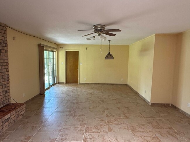 Photo - 2712 Spitz St