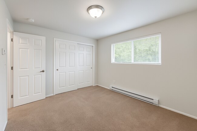 Photo - Newly Renovated 2 Bedroom in Wedgewood! Unit 2
