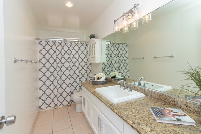 Building Photo - 5412 Lindley Ave Unit 117