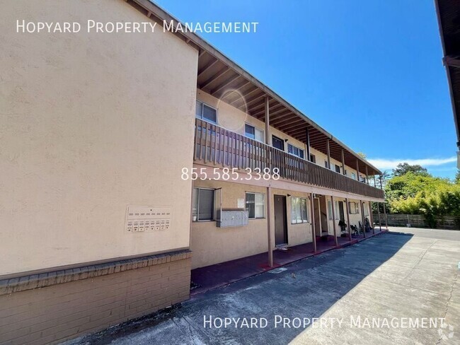 Building Photo - Lovely 1 Bedroom Available In The Heart of... Unit #2 Rental