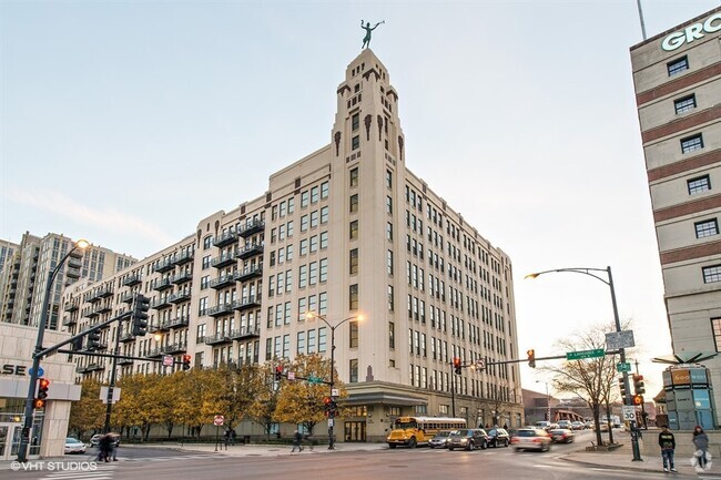 Building Photo - 758 N Larrabee St Unit 714 Rental