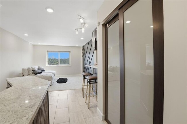 Photo - 2285 Peachtree Rd NE Unidad 709