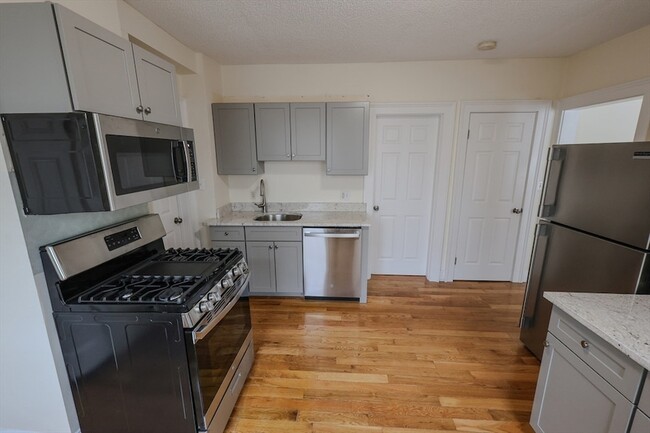 Building Photo - 48 Norfolk St Unit 2 Rental