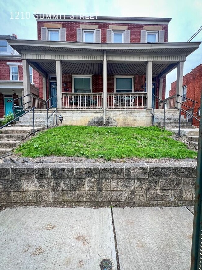 Photo - 1210 Summit St