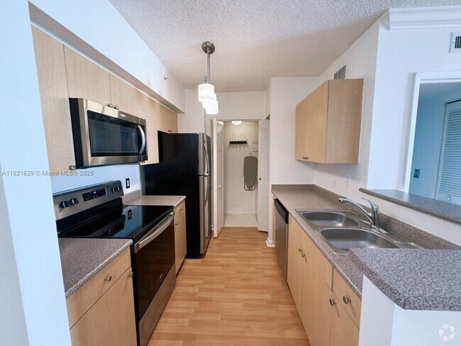 Building Photo - 1919 Van Buren St Unit 610A Rental