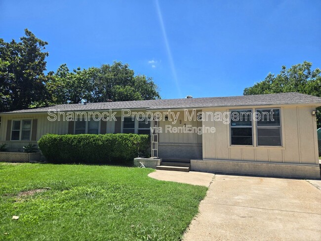 Building Photo - 1924 Northcrest Dr Rental