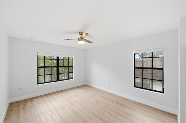 Photo - 2691 Albatross Rd N