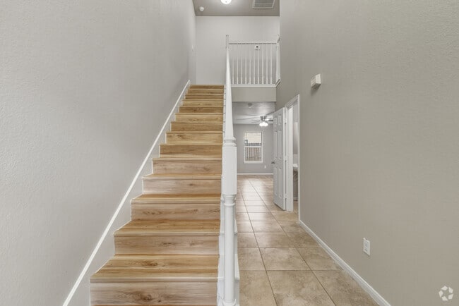 3BR, 2.5BA - 1,800SF - Entrance