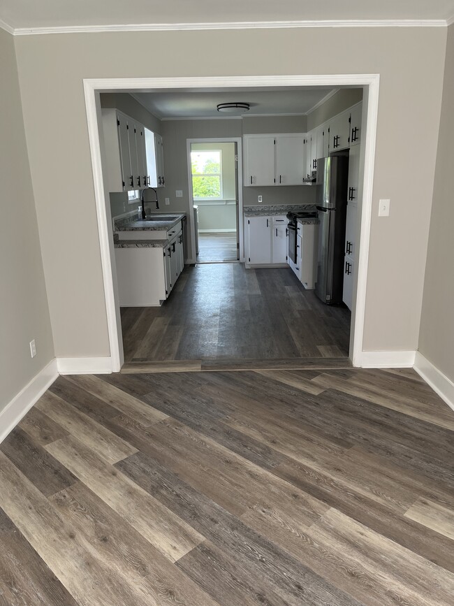 Photo - 208 E Vineland Rd