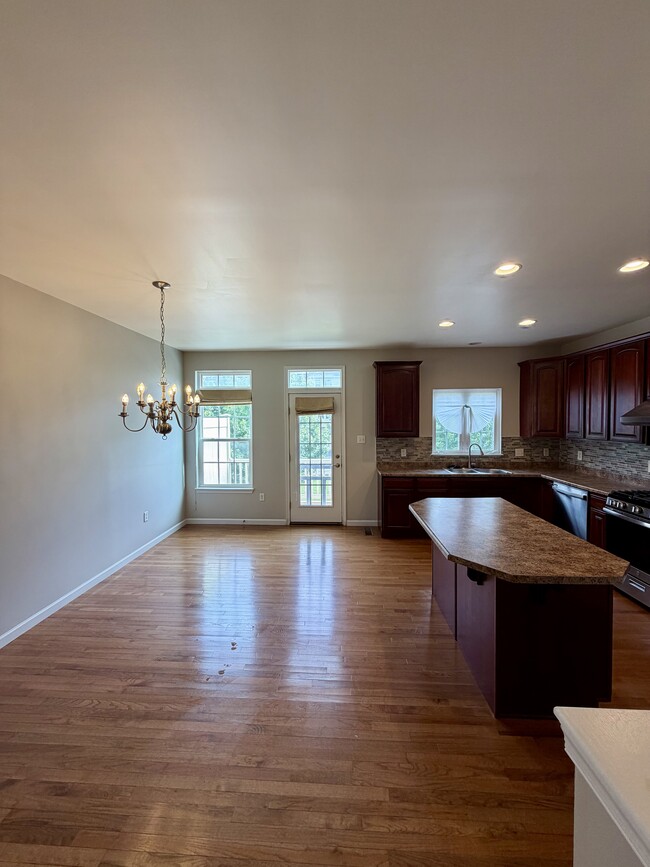 Photo - 349 Wealdstone Rd